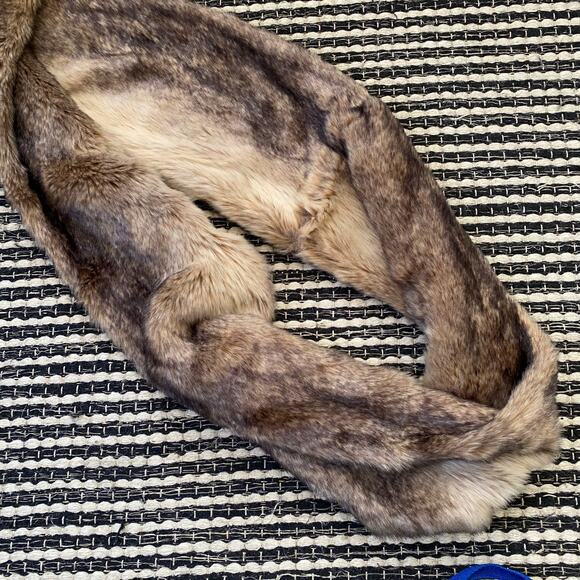 🌿Black Rivet Women Tan Black Faux Fur Convertible Double Loop Infinity Scarf OS - Picture 3 of 7